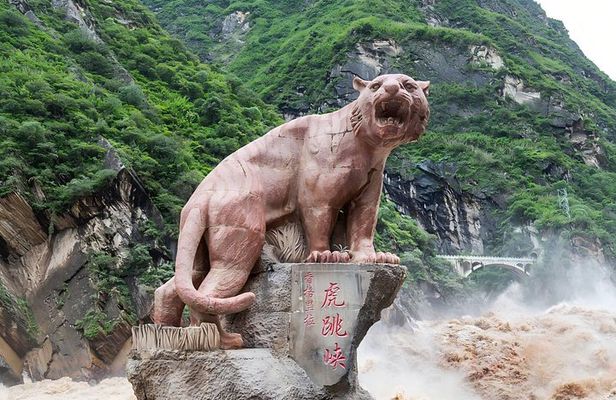2 Days Trekking at Tiger Leaping Gorge