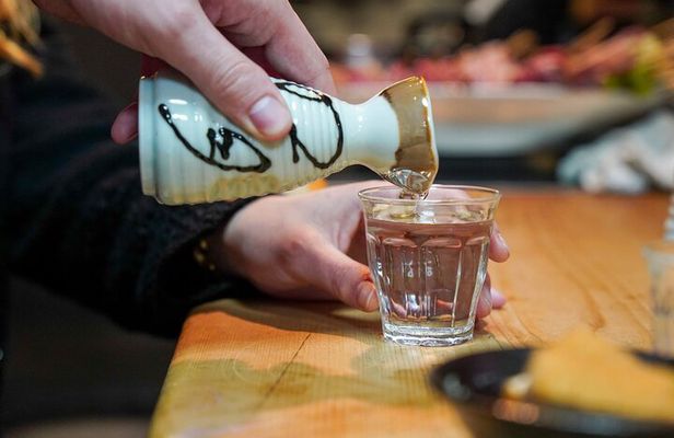 Shinjuku Hidden Bar hopping 2 hours tour– 2 Stops, 3 Drinks
