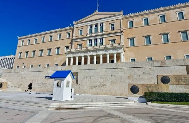 Athens: Explore Anafiotika Plaka and Sandal Shopping Walking Tour