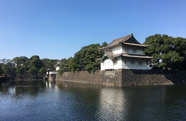 Imperial Palace to Tokyo Station Historical Walking Tour