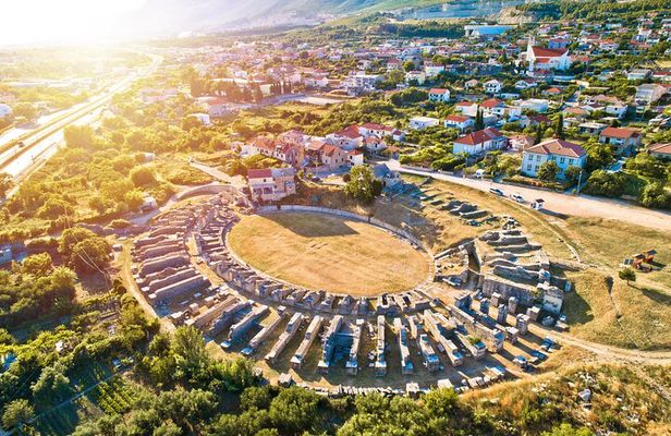 Private Guided Tour to Ancient Salona Klis Fortress,Vranjača Cave