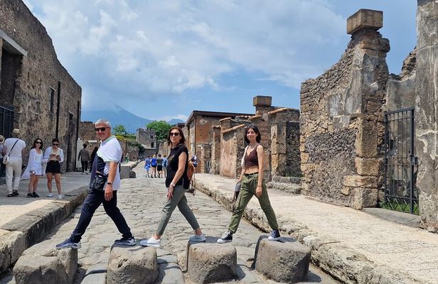 Naples to Pompeii & Sorrento with Positano View Tour