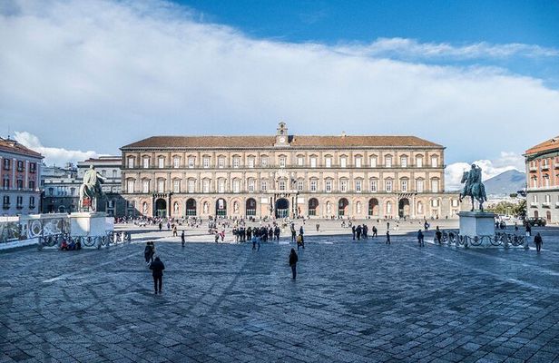 Royal Palace Napoli Guided Walk