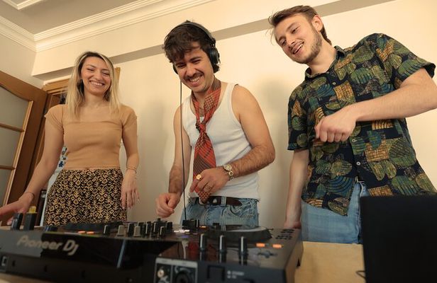 Istanbul Electronic Music and Culture Workshop From Local DJ