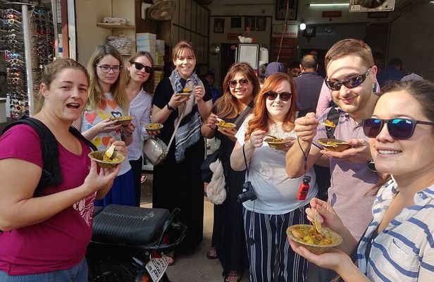 Delhi: Explore Old Delhi on Tuk Tuk with Shopping and Street Food