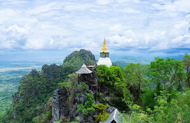 From Chiang Mai : Lampang Wat Chaloem Phrakiat & Hot Springs