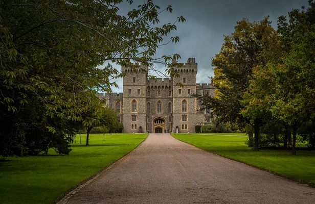 Windsor Castle Half-Day Tour from London with Hotel Transfer