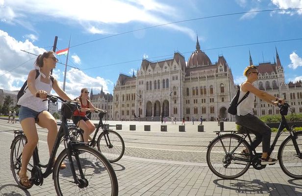 Budapest Highlights Bike Tour with a local guide