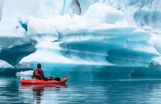 Jokulsarlon Glacier Lagoon Kayaking and Falljokull Glacier Hike