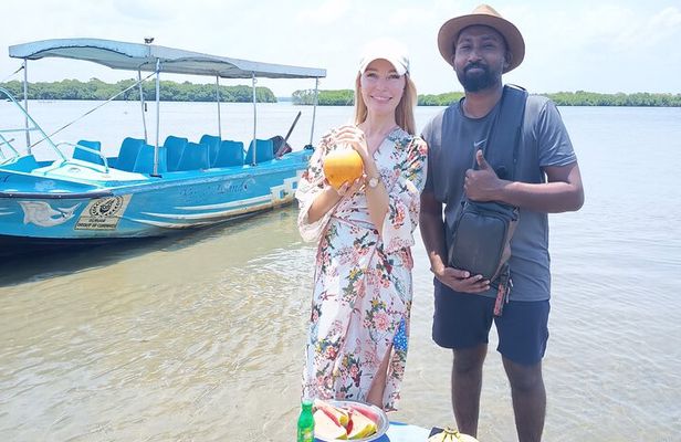Negombo Lagoon Safari private Tour (Monkey Island, Mangrove)