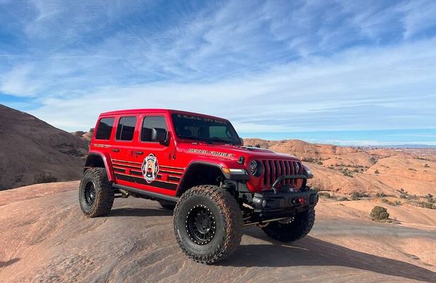 Follow Along and Ride Along Off Road Jeep Tours in Moab Utah