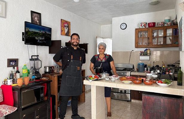 Private Authentic Mexican Cooking Class in Cancun with Alberto