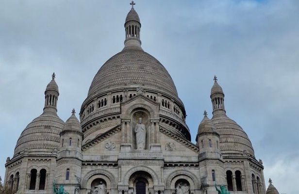 Experience Guided Montmartre and Paris City tour
