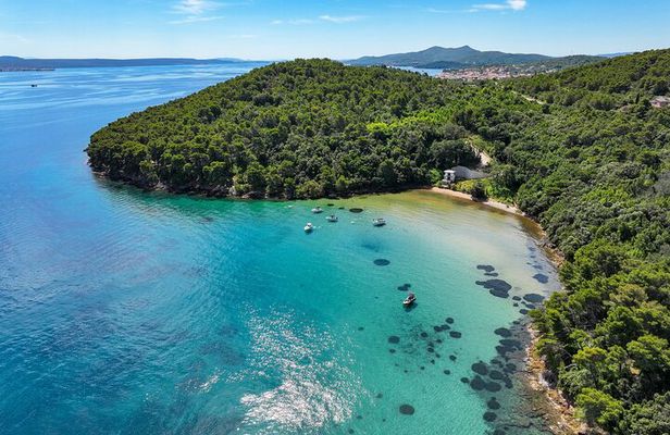 Explore Islands and Blue Bay Snorkeling Adventure on Speedboat