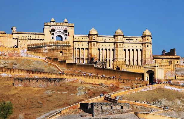 Private Day Tour of Jaipur with a Guide and Including Lunch