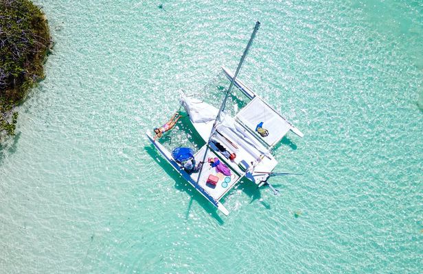 Sail 4hr in the most SECRET Spot of Bacalar + Beach Club.