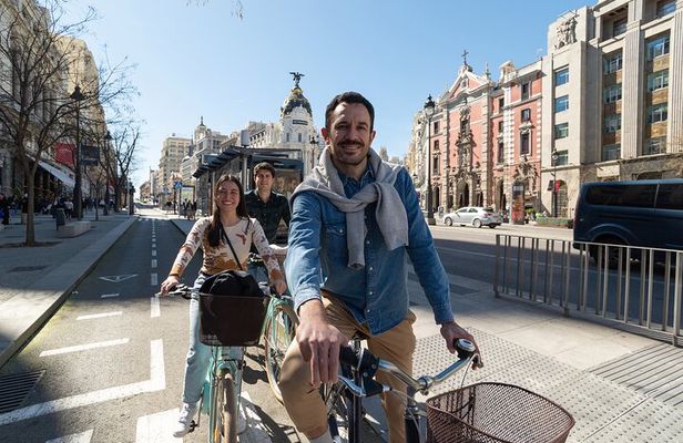 Madrid in Bike and Small Group Photo Session