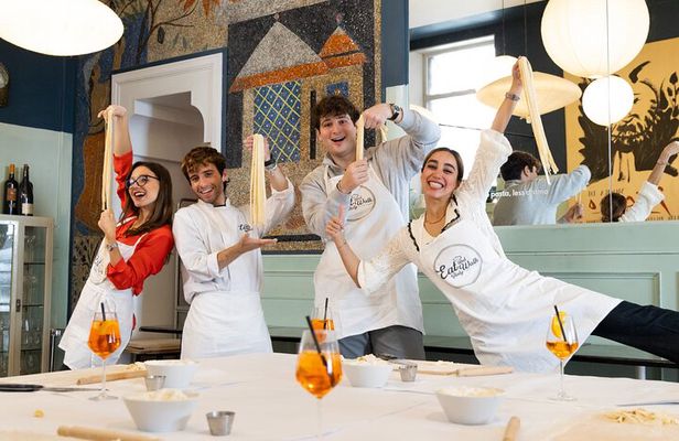 Enjoy Spritz and Pasta Making in Piazza Navona
