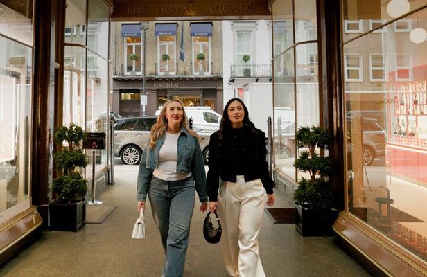 Personalised Shopping Tour in London with Expert Fashion Stylist