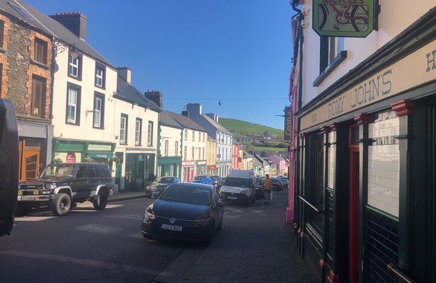 Shared Local Pubs Walking Tour in Dingle Ireland
