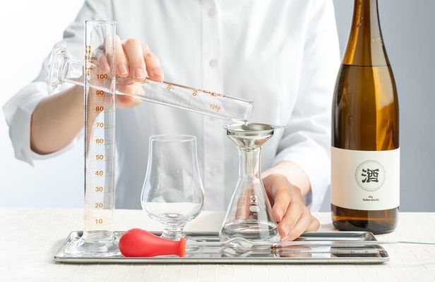 Kyoto: Japanese-style Room Sake Tasting & Blending Experience