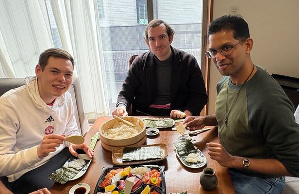 Old Town Nagata Tour with Sushi Roll Making