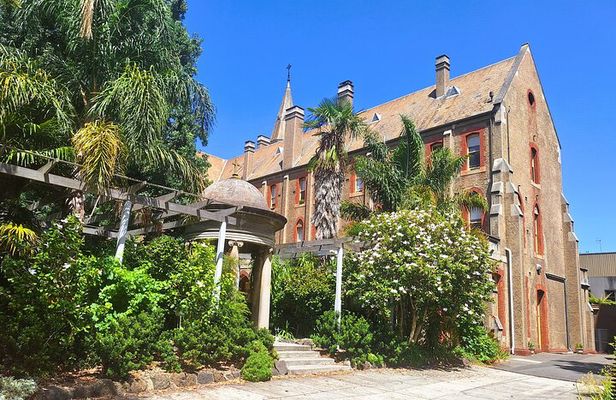 Melbourne Tour: Walk the Yarra & Heritage Convent Experience