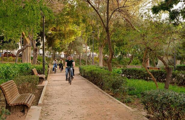 Heraklion: E-Bike Tour Cretan food tasting & Wine