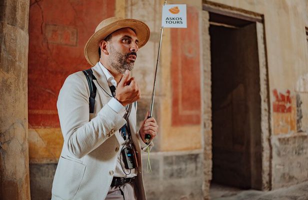 Pompeii & Villa of Mysteries Small Group Tour with Archaeologist