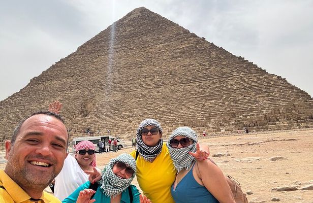 VIP All-Inclusive Giza pyramids tour: Sphinx , camel & lunch