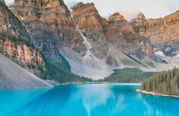 Moraine Lake and Lake Louise day Tour from Canmore and Banff