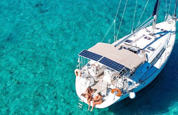 Daily cruises to Dia Island with All -Inclusive Meal and drinks