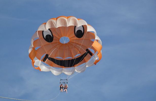 Scenic Parasailing Flight in Comino with Free Photo Souvenirs