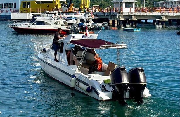 Early Morning Private Speedboat Tour to Komodo National Park