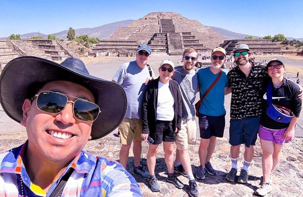 Private Tour: Mexico City to Pyramids/Basilica of Guadalupe.