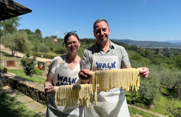 Florence Pasta and Gelato Class at a Tuscan Farmhouse with Wine