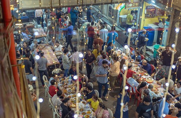 Mumbai Street Food & Night Market Tour with Local Guide