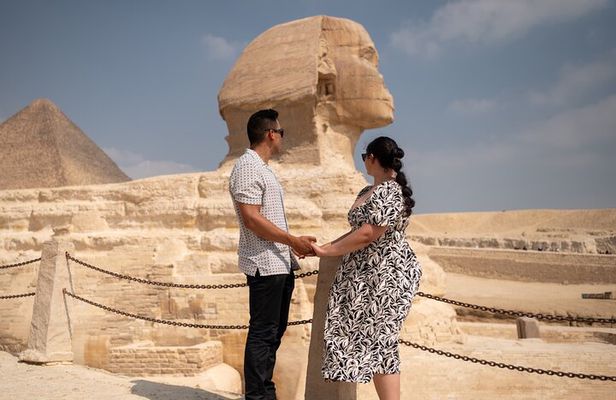 Pyramids of Giza tour with khufu restaurant reservation 