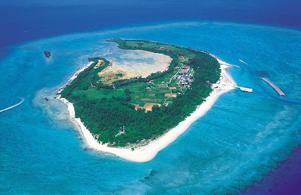 Day Trip to Minna Island Beach with Snorkeling Options