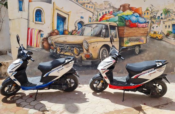 Scooter Tour of Djerbahood and HoumetSouk 