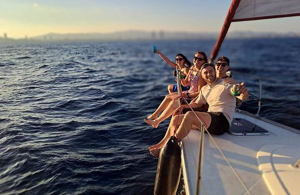 Cruise Excursion with Open Bar and Snacks in Barcelona