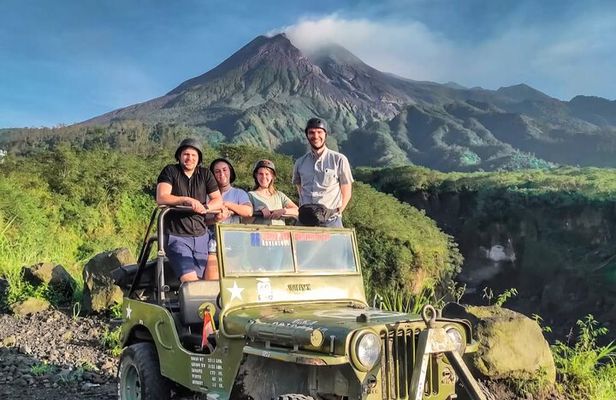 Best of Yogyakarta: Merapi Jeep Adventure and Museum Date