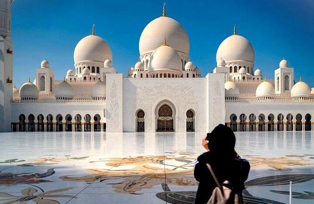 Private Abu Dhabi City Tour with Louvre Abu Dhabi Combo