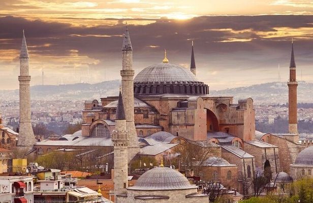 Private Guided Tour Hagia Sophia, Cistern, Topkapi and Bazaar