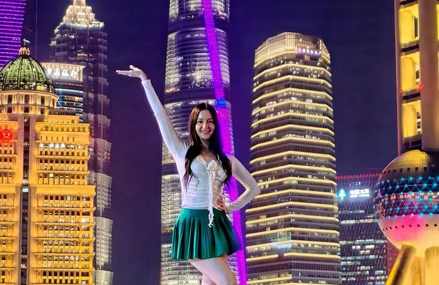 Photo Session on the Famous Shanghai Skyline