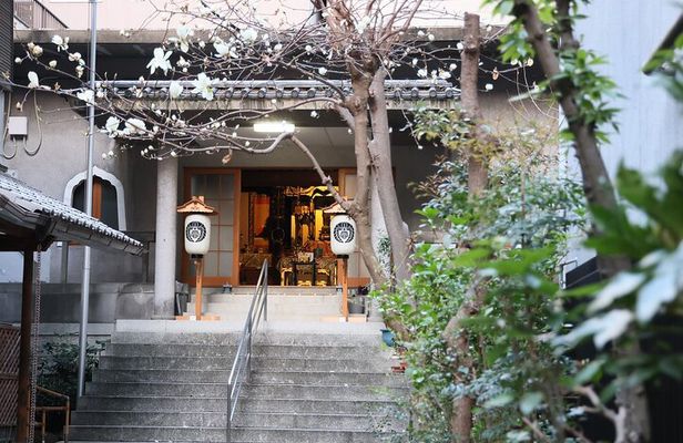 Osaka Temple: Evening Zen Chill–Exclusive fall plans〈60min〉