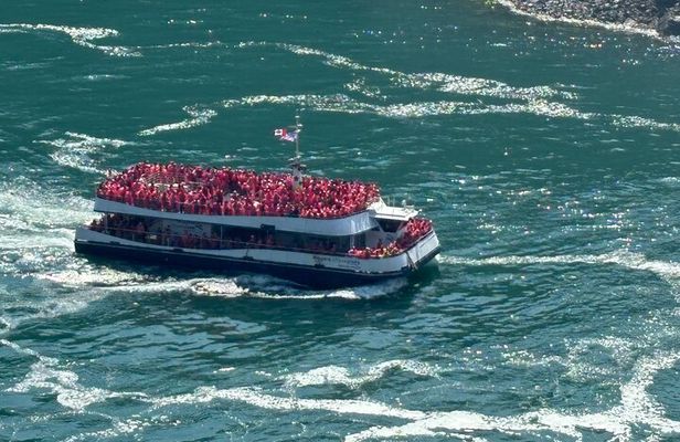 Hornblower Boat and Walking Tour of Niagara Falls
