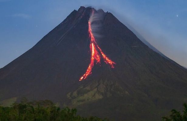 Yogyakarta: Borobudur-Prambanan and Enjoy Volcano Lava Night Show