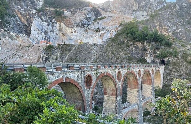 Carrara's Marble Quarries Tour & Light Lunch + Lardo PGI