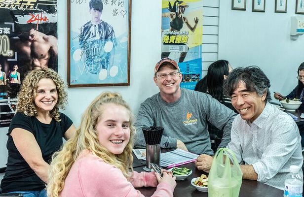 Taipei Street Food & Night Market Tour with a Local: Private & Custom